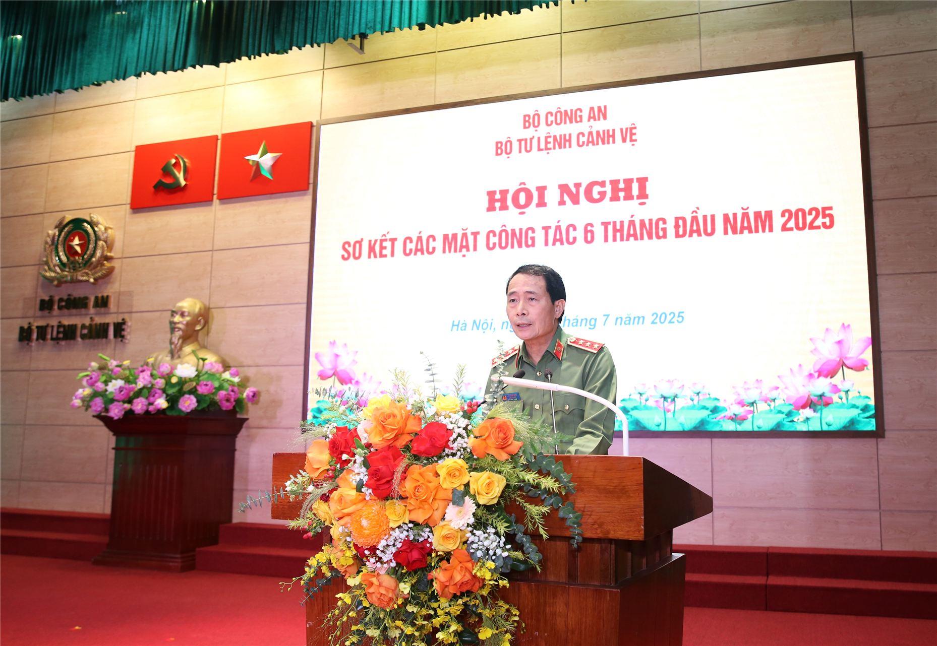 Thứ trưởng Lê Quốc Hùng phát biểu tại Hội nghị.