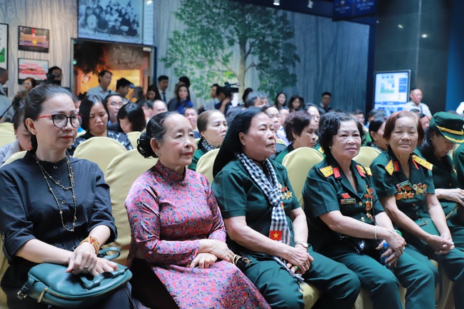 Khai mạc triển l&atilde;m trưng b&agrave;y chuy&ecirc;n đề &ldquo;Thời thanh xu&acirc;n tr&ecirc;n tuyến đường 1C huyền thoại&rdquo; - Ảnh 3.