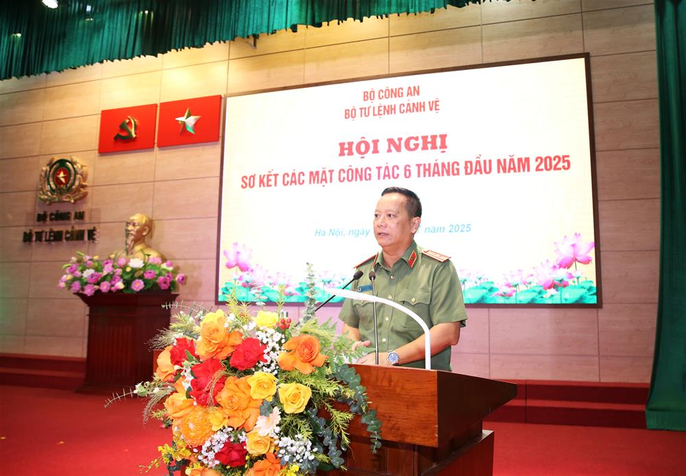 Thiếu tướng Phạm Thanh Hùng, Tư lệnh Bộ Tư lệnh Cảnh vệ chủ trì Hội nghị.