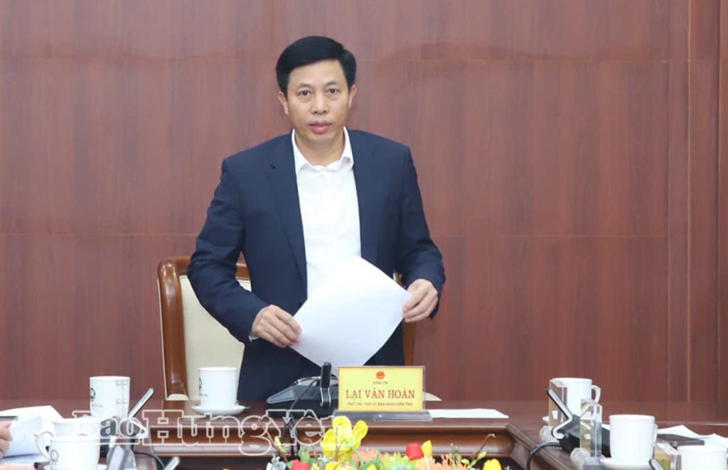 Phó Chủ tịch UBND tỉnh Lại Văn Hoàn phát biểu tại phiên họp.