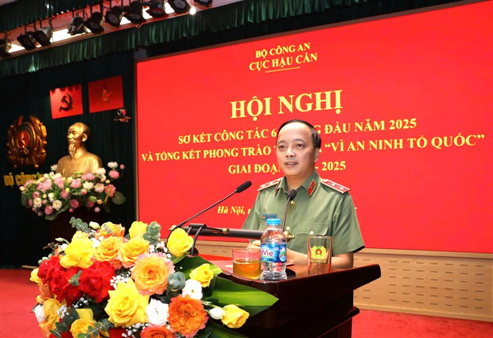 Thứ trưởng Đặng Hồng Đức dự và chỉ đạo Hội nghị.