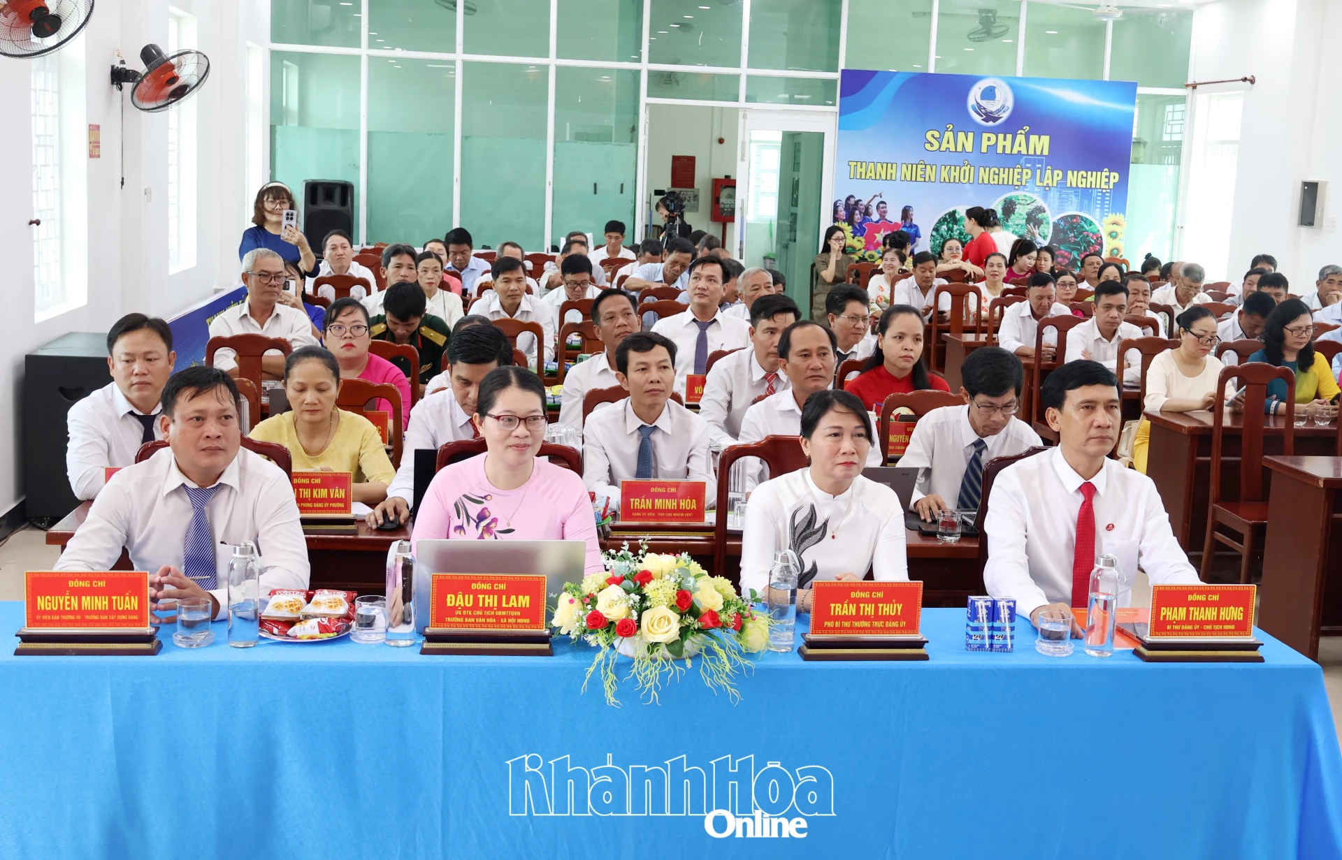 Các đại biểu dự lễ gặp mặt