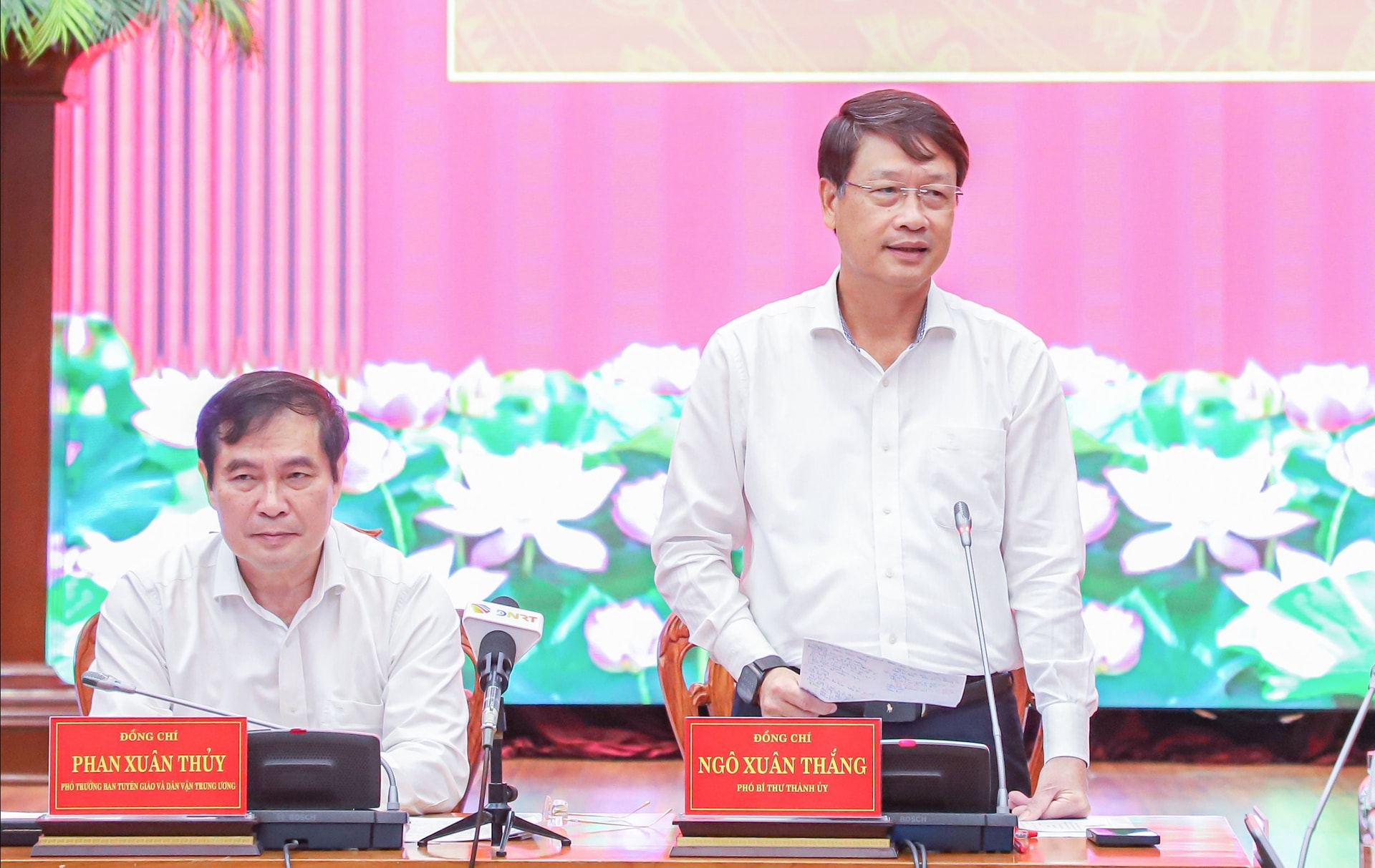 Phó Bí thư Thành ủy Ngô Xuân Thắng phát biểu tại buổi làm việc. Ảnh: NGỌC PHÚ