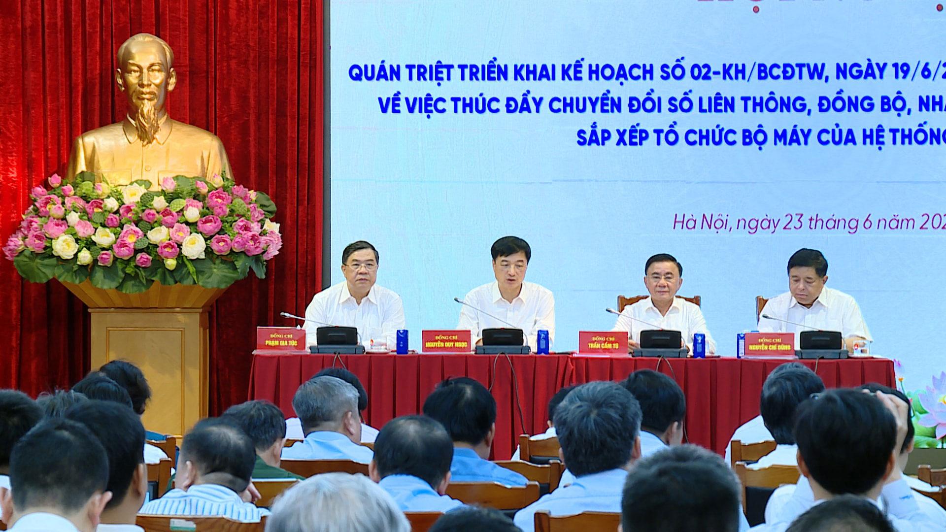 Thường trực Ban Bí thư Trần Cẩm Tú và các đồng chí lãnh đạo Trung ương chủ trì hội nghị. Ảnh: Hương Ly (Báo Hànộimới)