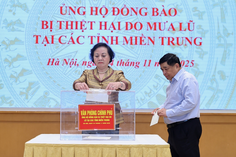 Thủ tướng Phạm Minh Chính cùng lãnh đạo Chính phủ và tập thể VPCP ủng hộ đồng bào vùng thiên tai- Ảnh 6. Thủ tướng Phạm Minh Chính cùng lãnh đạo Chính phủ và tập thể VPCP ủng hộ đồng bào vùng thiên tai- Ảnh 6.