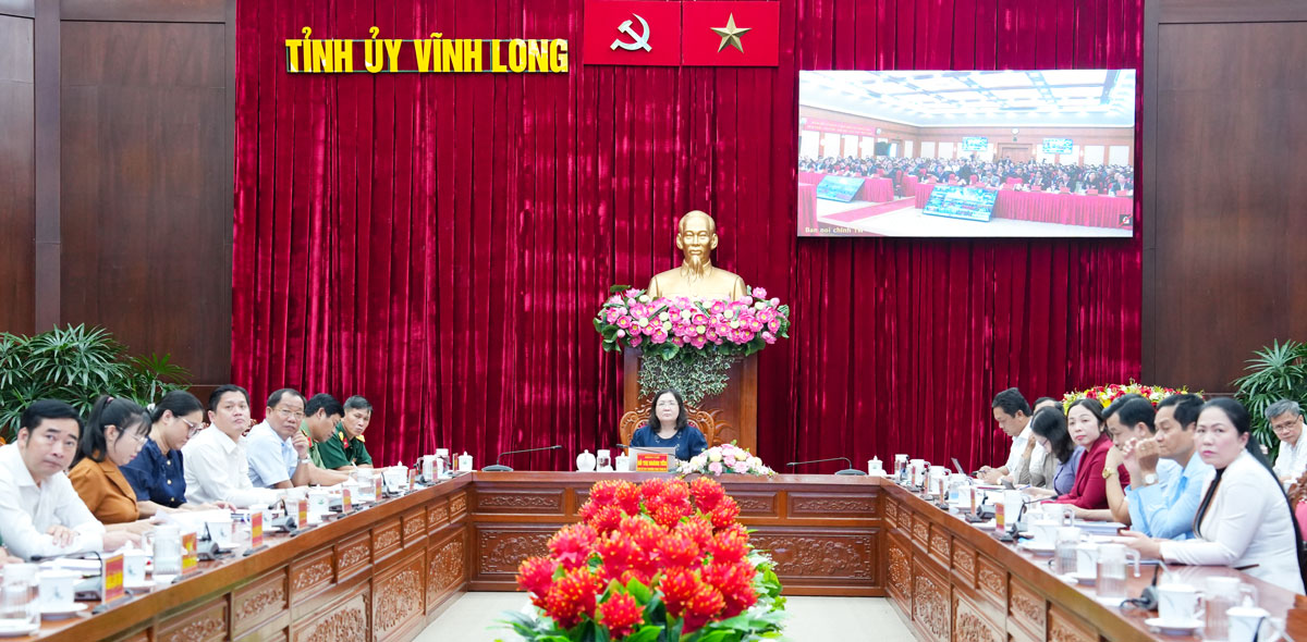 Đồng chí Hồ Thị Hoàng Yến- Phó Bí thư Thường trực Tỉnh ủy cùng lãnh đạo Ban Nội chính Tỉnh ủy và lãnh đạo các ban, sở, cấp tỉnh tham dự hội nghị.