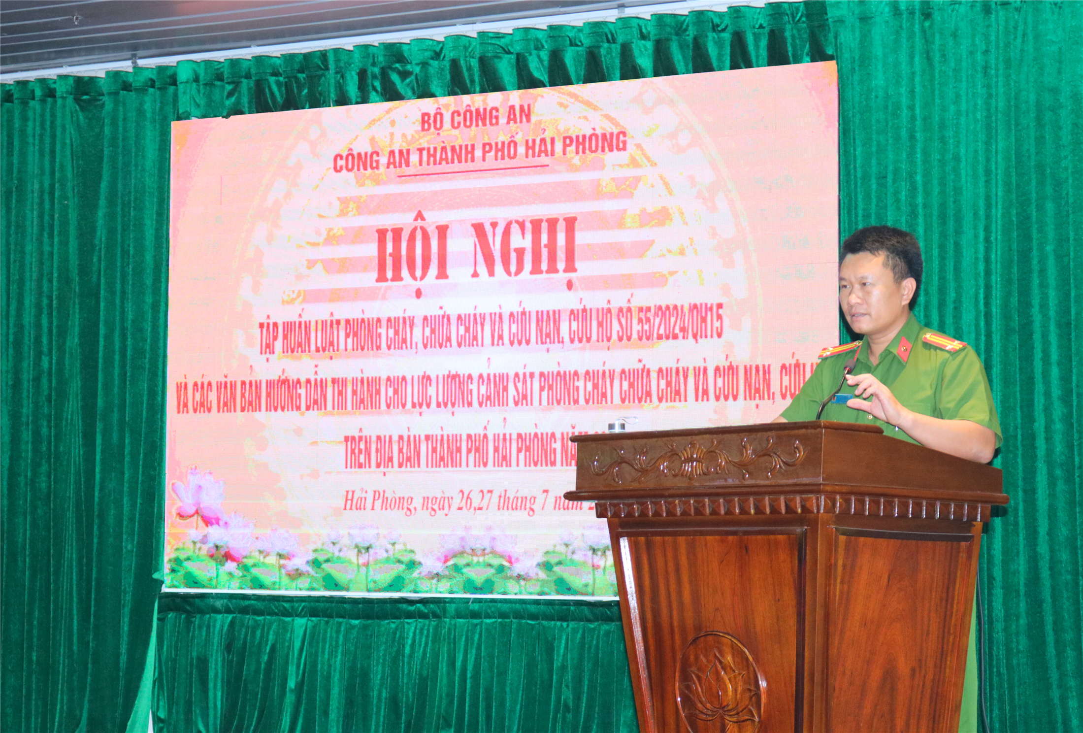 Trung tá Hoàng Văn Tiến, Trưởng phòng Phòng Cảnh sát PCCC và CNCH phát biểu chỉ đạo Hội nghị tập huấn.