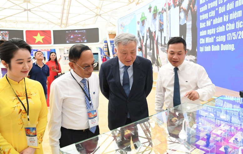 Trưng bày Triển lãm ‘Văn phòng Chính phủ - 80 năm đồng hành cùng dân tộc’- Ảnh 1.