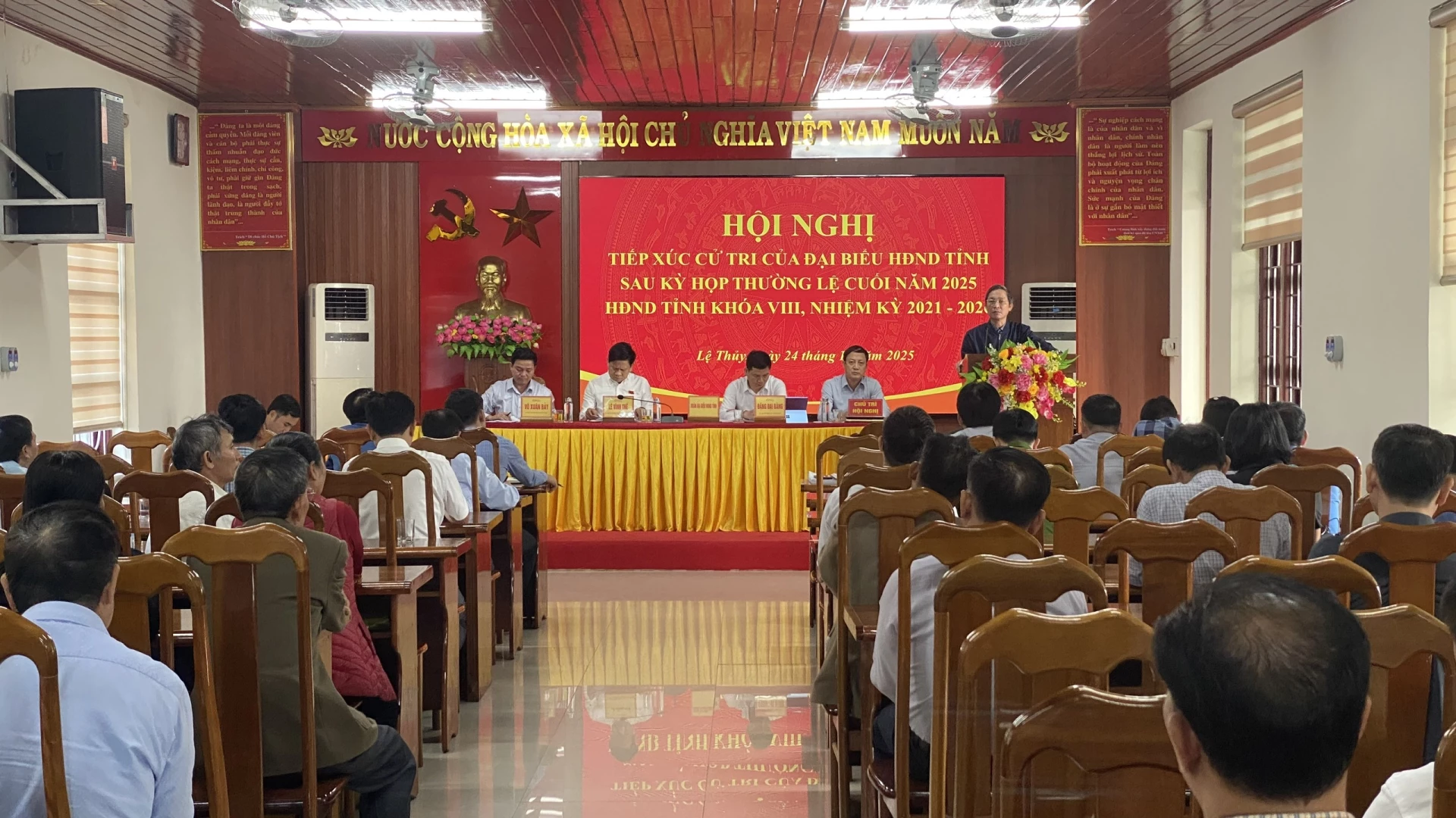 Quang cảnh buổi tiếp x&uacute;c cử tri - Ảnh: NL