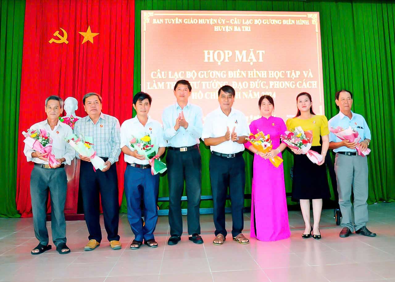 Nhiều gương điển hình được phát hiện biểu dương và nhân rộng. 