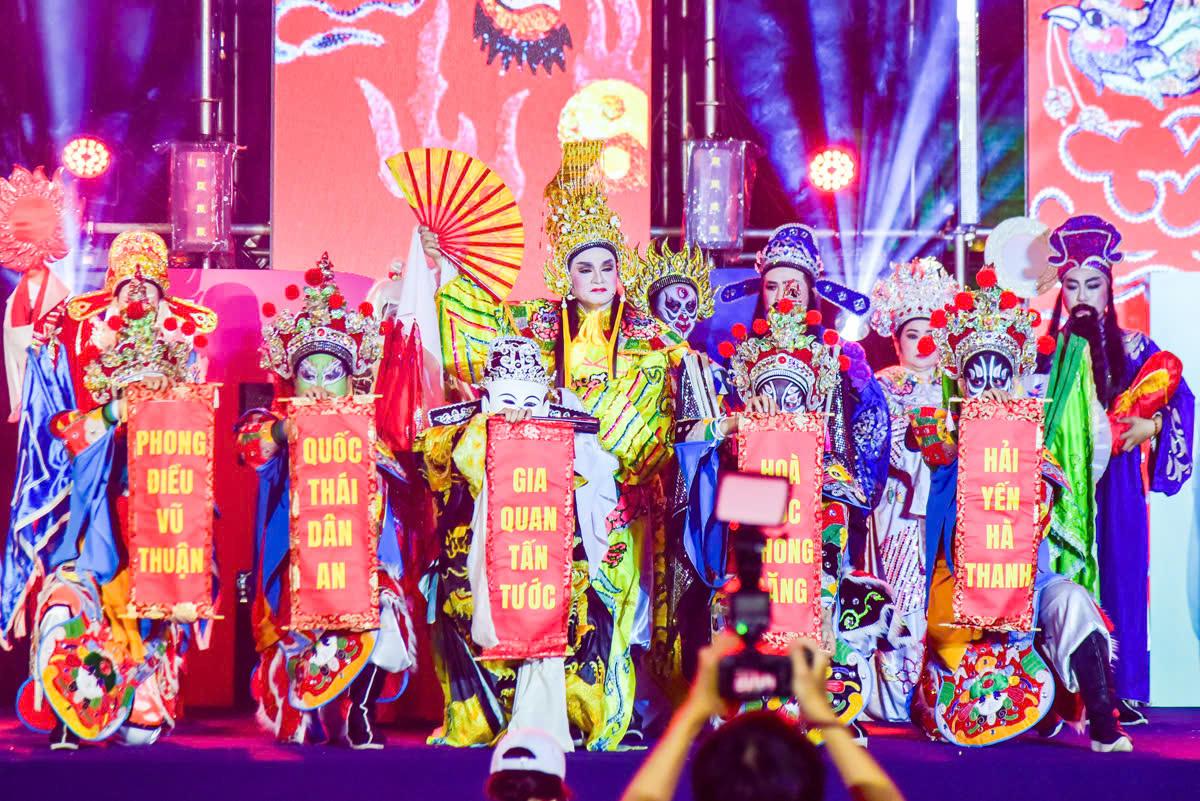 H&aacute;t bội trở lại đời sống đ&ocirc; thị bằng nhịp tiếp cận người trẻ - Ảnh 1.