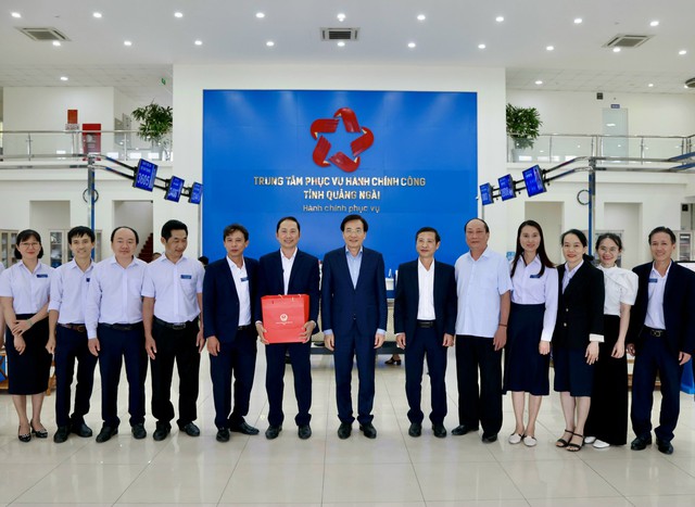 Đẩy mạnh cải cách TTHC, nâng cao chất lượng phục vụ người dân và doanh nghiệp- Ảnh 8. Đẩy mạnh cải cách TTHC, nâng cao chất lượng phục vụ người dân và doanh nghiệp- Ảnh 8.