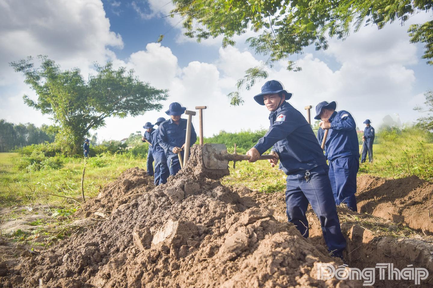 Lực lượng Đội K91 tìm kiếm hài cốt liệt sĩ tại huyện Ba Phnum, tỉnh Pray-Veng, Campuchia.