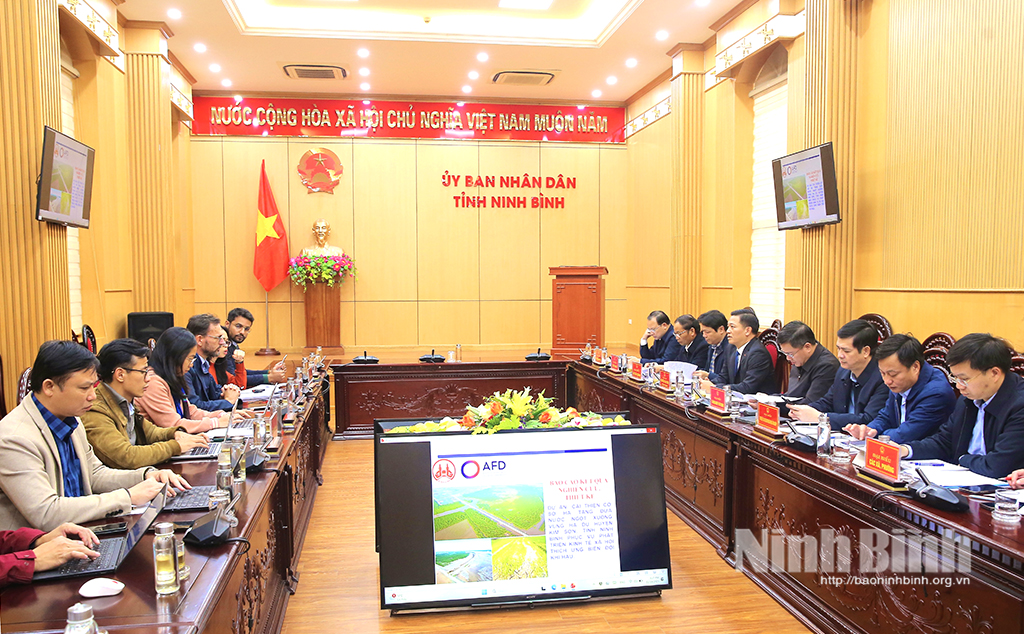 Quang cảnh buổi làm việc.