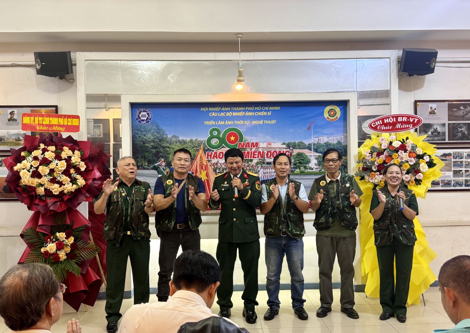 Khai mạc triển l&atilde;m ảnh '80 năm h&agrave;o kh&iacute; miền Đ&ocirc;ng' - Ảnh 3.