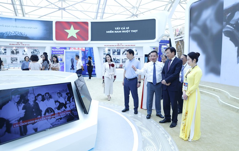 Trưng bày Triển lãm ‘Văn phòng Chính phủ - 80 năm đồng hành cùng dân tộc’- Ảnh 3.