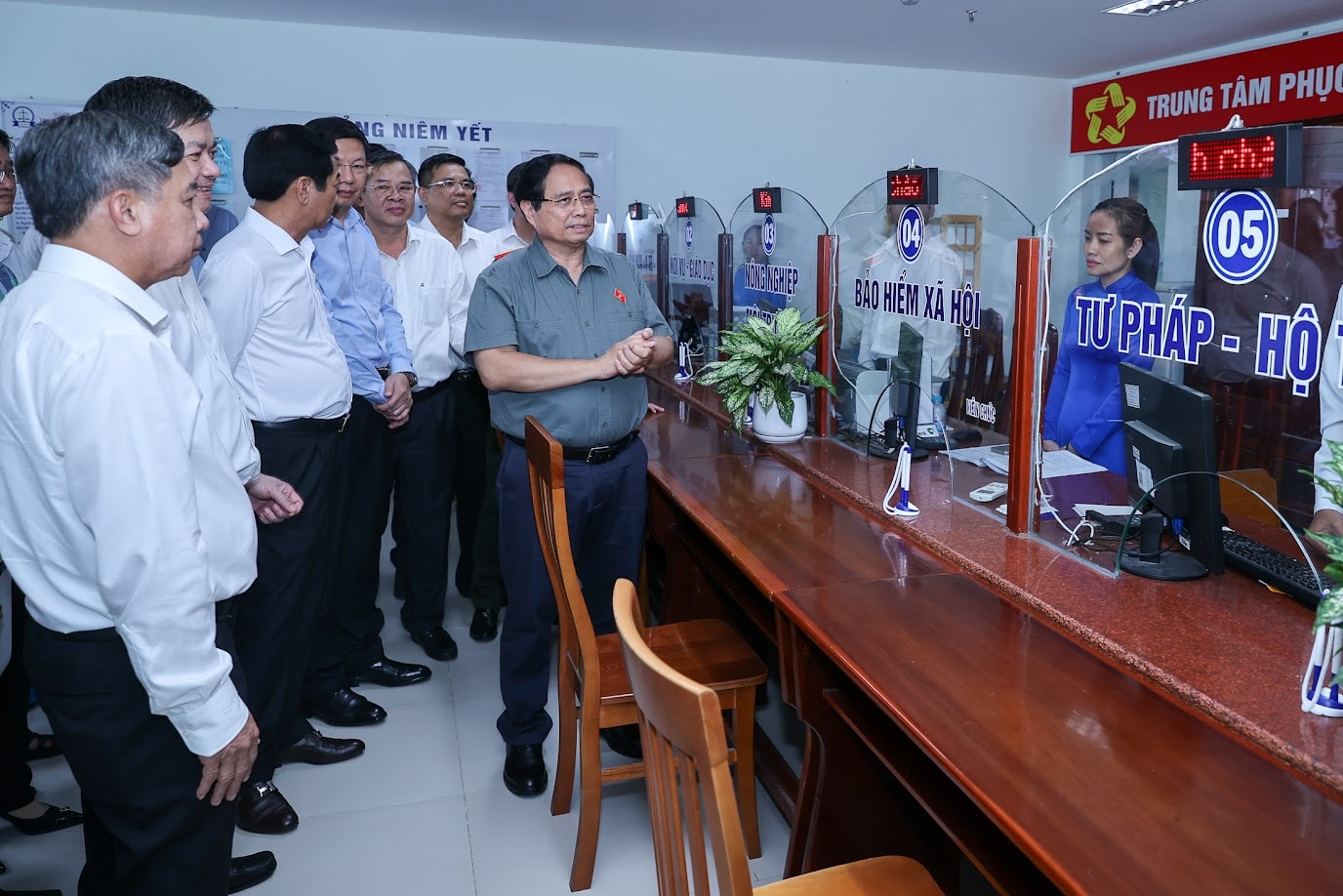 Cách mạng tinh gọn bộ máy, vận hành chính quyền địa phương hai cấp: Dấu ấn cải cách lịch sử- Ảnh 5. Cách mạng tinh gọn bộ máy, vận hành chính quyền địa phương hai cấp: Dấu ấn cải cách lịch sử- Ảnh 5.