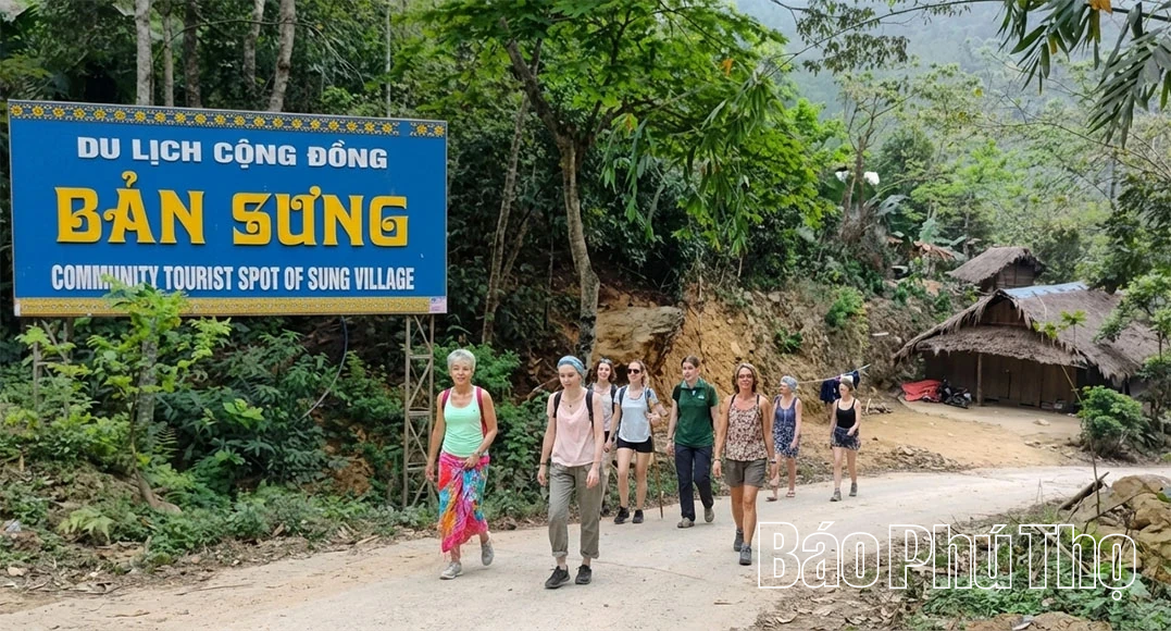 Bảo tồn văn h&oacute;a gắn với du lịch cộng đồng tr&ecirc;n v&ugrave;ng Đất Tổ