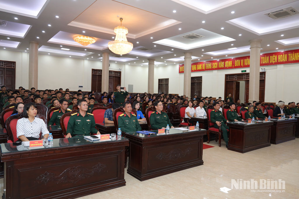 Các đại biểu dự Tọa đàm.