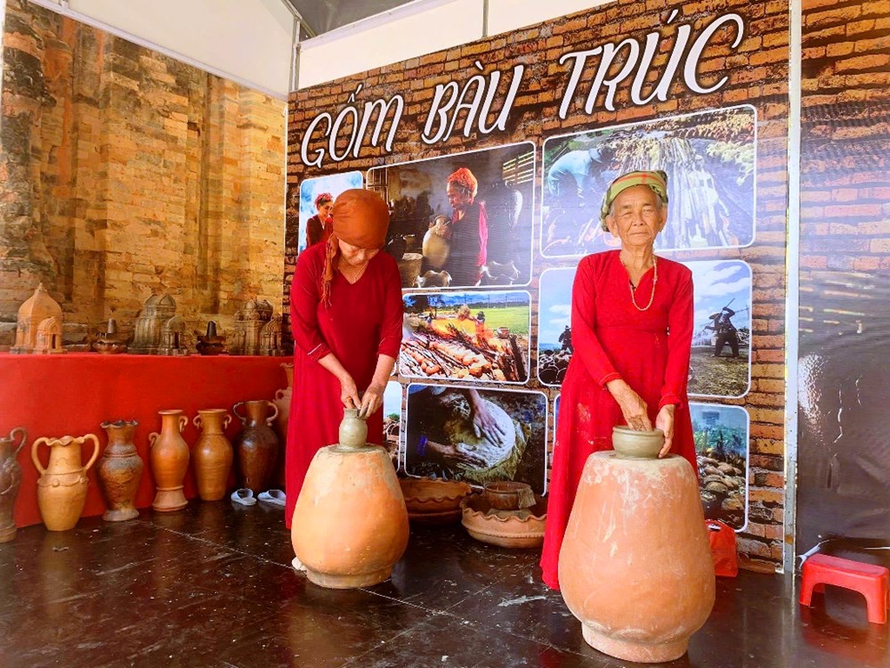 Kh&aacute;nh H&ograve;a: Tổ chức chuỗi hoạt động văn h&oacute;a đặc sắc mừng Tết B&iacute;nh Ngọ 2026 - Ảnh 2.