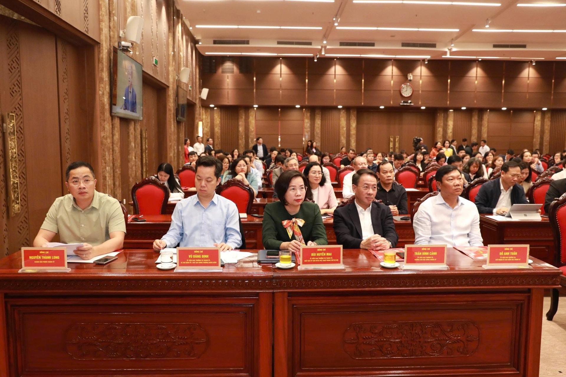 Các đại biểu tham dự hội nghị tại điểm cầu Thành ủy Hà Nội. Ảnh: Viết Thành