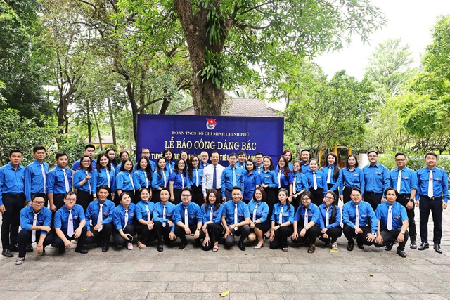 Nhà báo trẻ tiêu biểu thuộc Đoàn Thanh niên Chính phủ báo công dâng Bác- Ảnh 2. Nhà báo trẻ tiêu biểu thuộc Đoàn Thanh niên Chính phủ báo công dâng Bác- Ảnh 2.