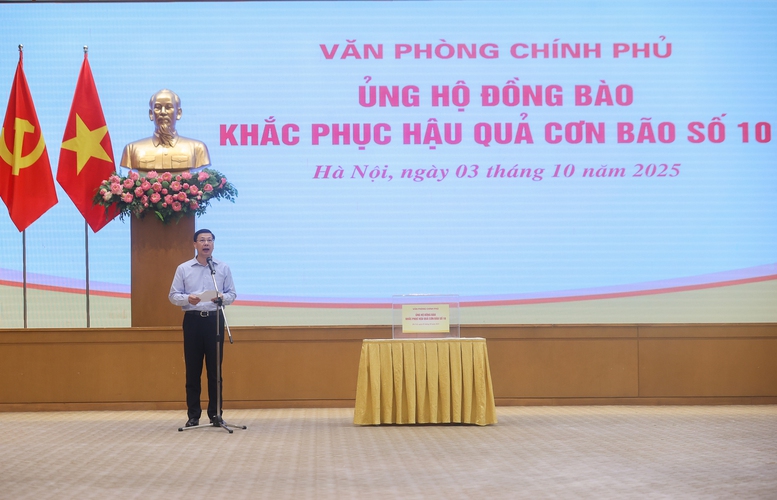 Thủ tướng Phạm Minh Chính cùng lãnh đạo Chính phủ và tập thể Văn phòng Chính phủ ủng hộ đồng bào bị thiệt hại do bão lũ- Ảnh 5.
