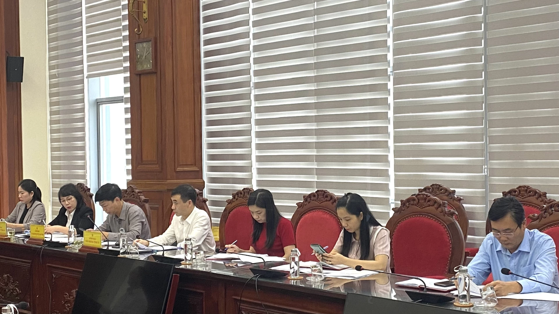 Các đại biểu tham dự buổi làm việc