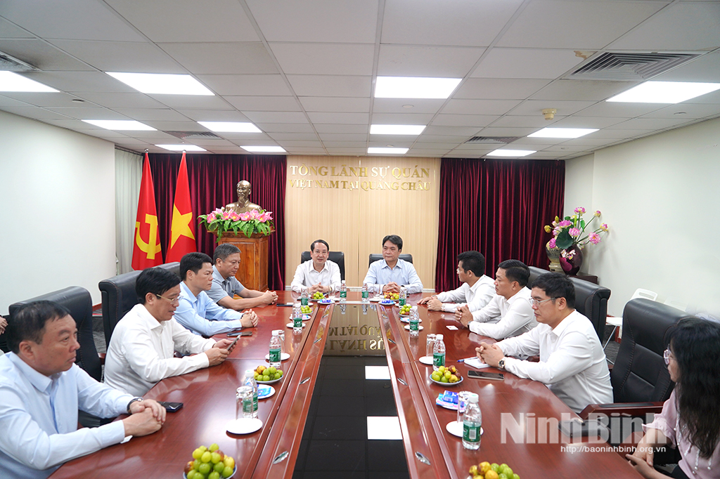 Đoàn công tác làm việc với Tổng Lãnh sự quán Việt Nam tại Quảng Châu.