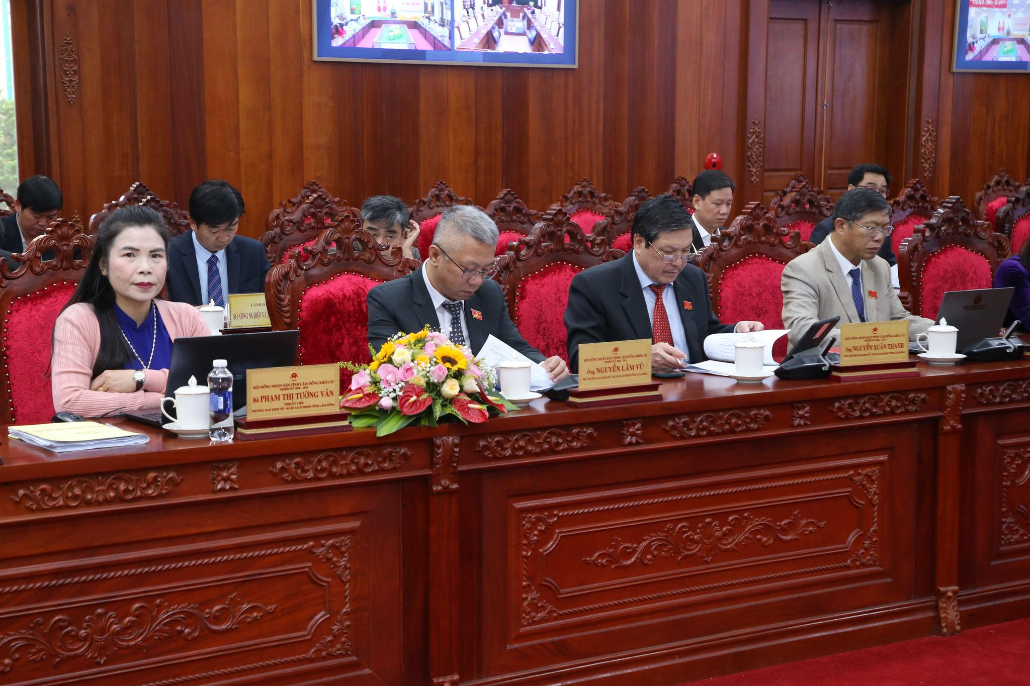 Các đại biểu tham dự kỳ họp