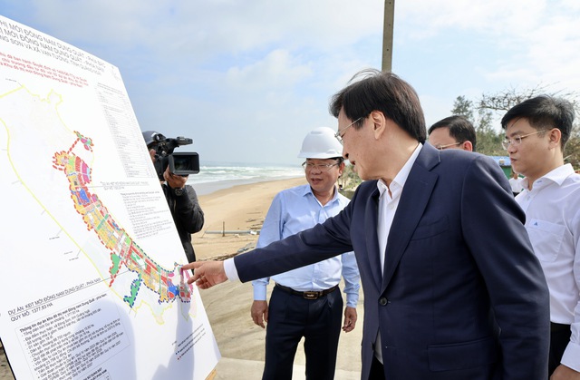 Bộ trưởng, Chủ nhiệm VPCP Trần Văn Sơn khảo sát dự án khu đô thị tại Quảng Ngãi- Ảnh 1. Bộ trưởng, Chủ nhiệm VPCP Trần Văn Sơn khảo sát dự án khu đô thị tại Quảng Ngãi- Ảnh 1.