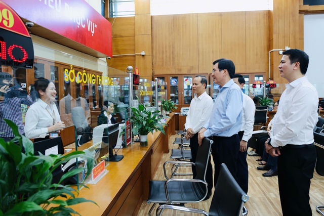 Tạo đột phá trong cải cách TTHC, nâng tầm chất lượng phục vụ người dân và doanh nghiệp- Ảnh 4. Tạo đột phá trong cải cách TTHC, nâng tầm chất lượng phục vụ người dân và doanh nghiệp- Ảnh 4.