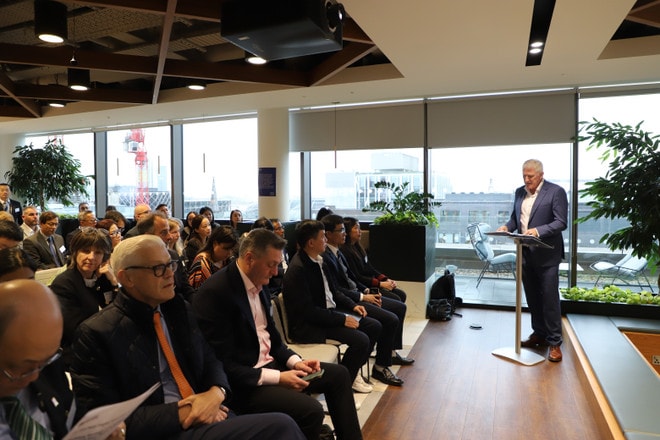 Diễn đàn thu hút đông đảo đại biểu là các giảng viên, nhà nghiên cứu, nhà quản lý tại nhiều trường đại học tại Anh và Việt Nam. (Ảnh: Phong Hà /TTXVN) giao-duc-anh.jpg