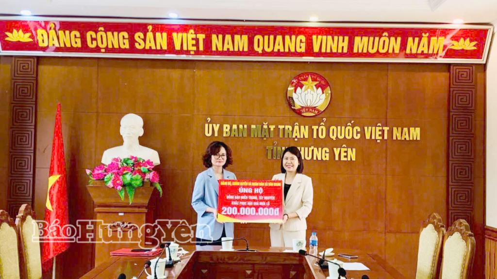 Năm 2025, Đảng bộ, ch&iacute;nh quyền v&agrave; Nh&acirc;n d&acirc;n x&atilde; Văn Giang ủng hộ 200 triệu đồng hỗ trợ đồng b&agrave;o miền Trung v&agrave; T&acirc;y Nguy&ecirc;n khắc phục hậu quả mưa lũ.
