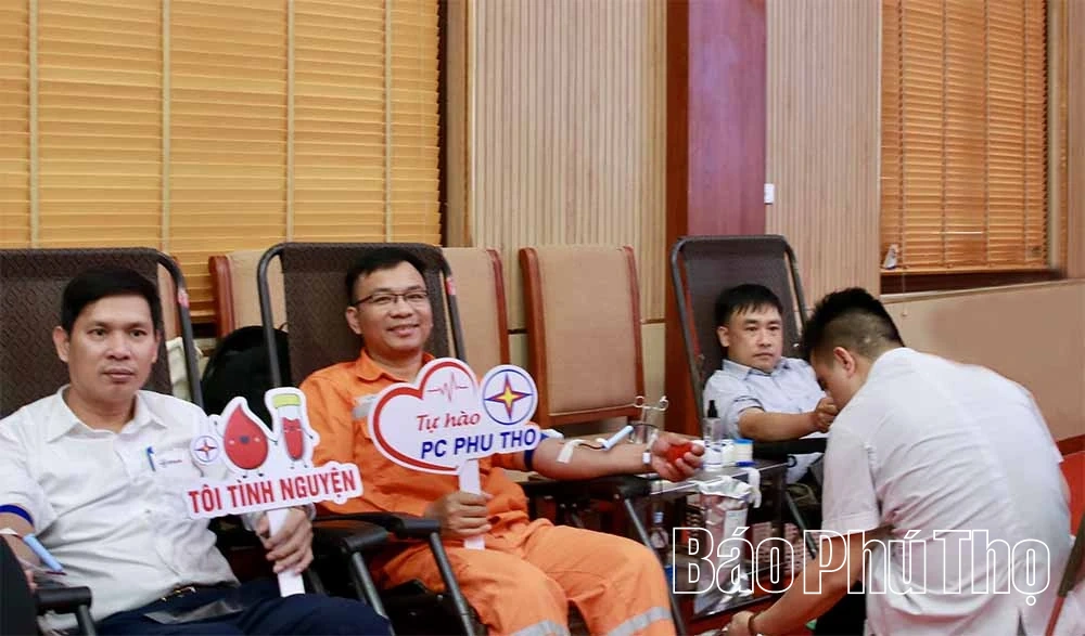 &ldquo;Giọt hồng&rdquo; EVN