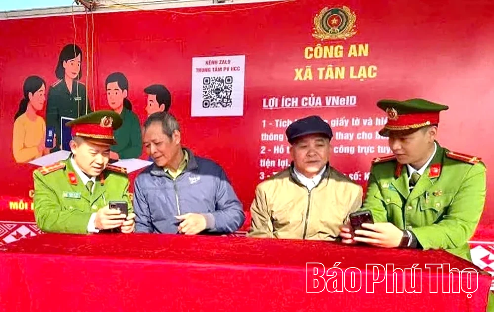 Độc đ&aacute;o gian h&agrave;ng chuyển đổi số