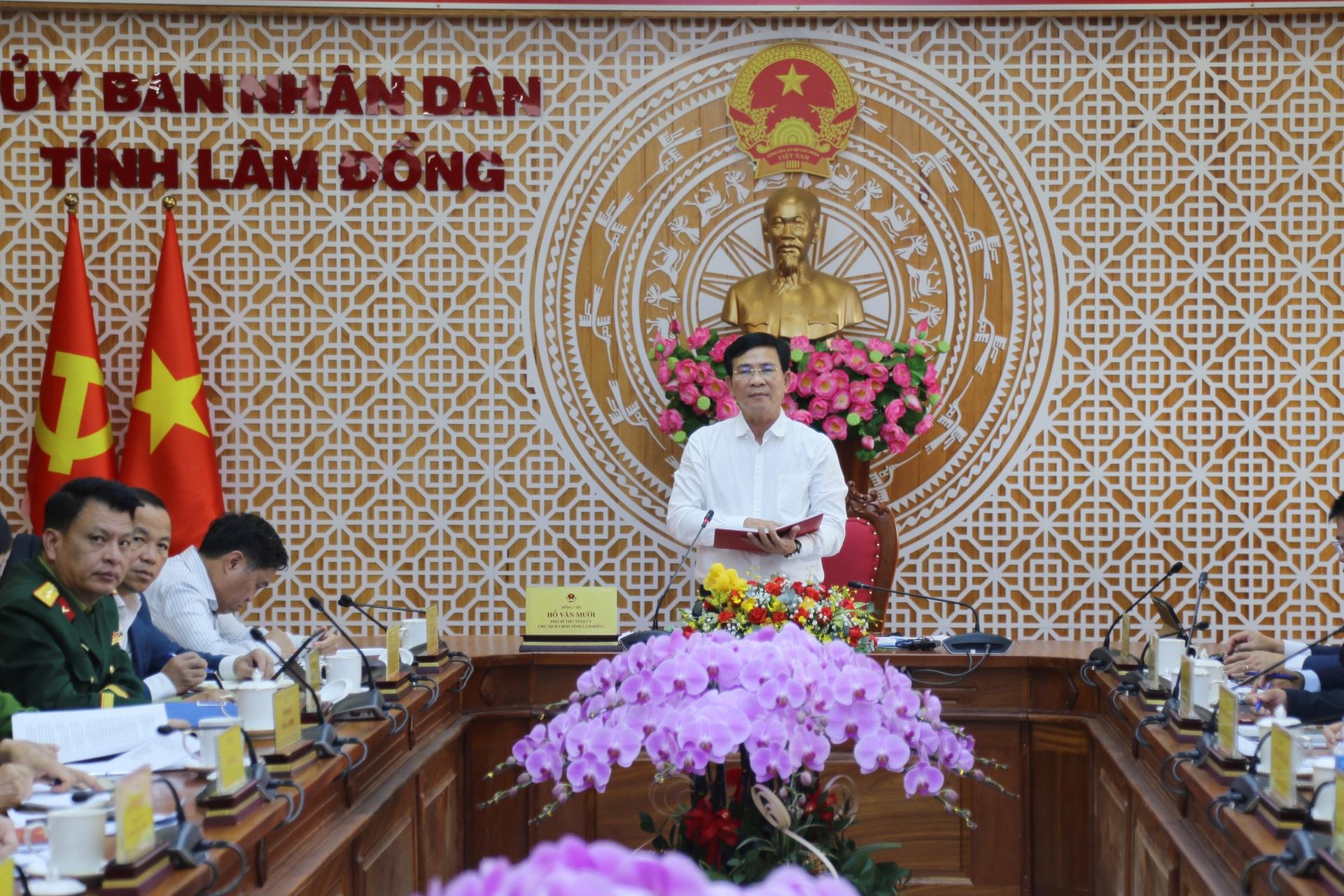 Đồng chí Hồ Văn Mười đề nghị hoàn thiện các thủ tục pháp lý, trước khi triển khai xây dựng nhà cho người dân