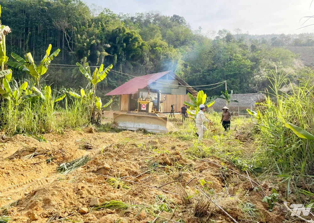 Triển khai mũi thi công đầu tiên của tuyến Chợ Mới - Bắc Kạn tại vị trí Km28+100.  