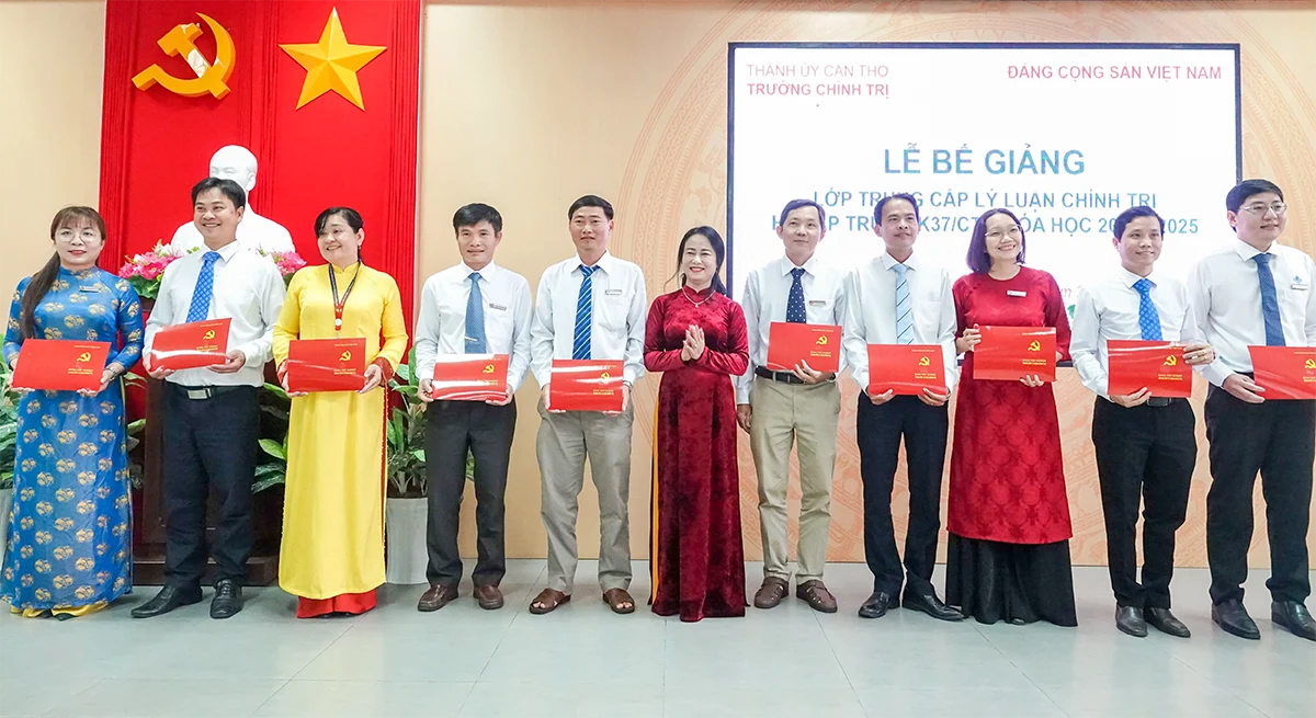 Trường Chính trị TP Cần Thơ và Đại học Cần Thơ ký kết hợp tác chiến lược