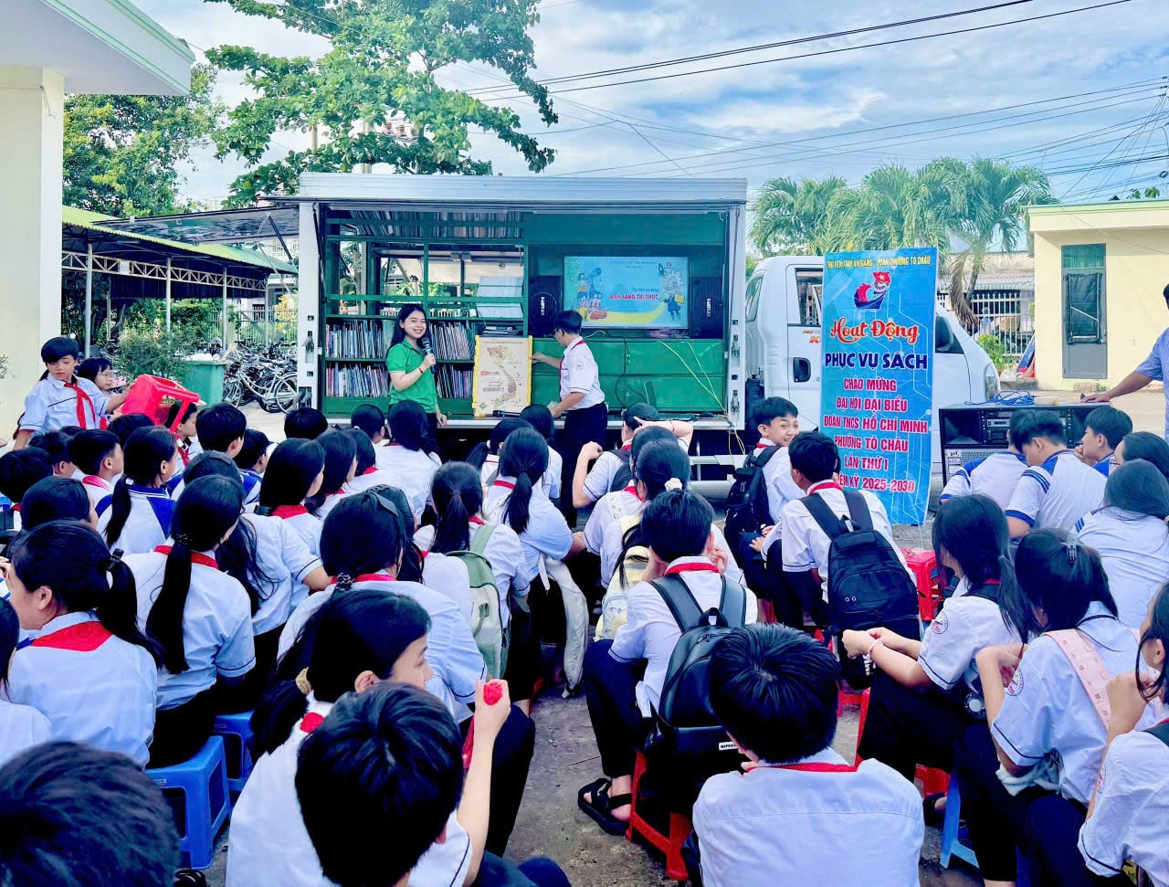 An Giang: Tạo điều kiện cho đồng bào thiểu số tiếp cận văn hóa đọc - Ảnh 2.