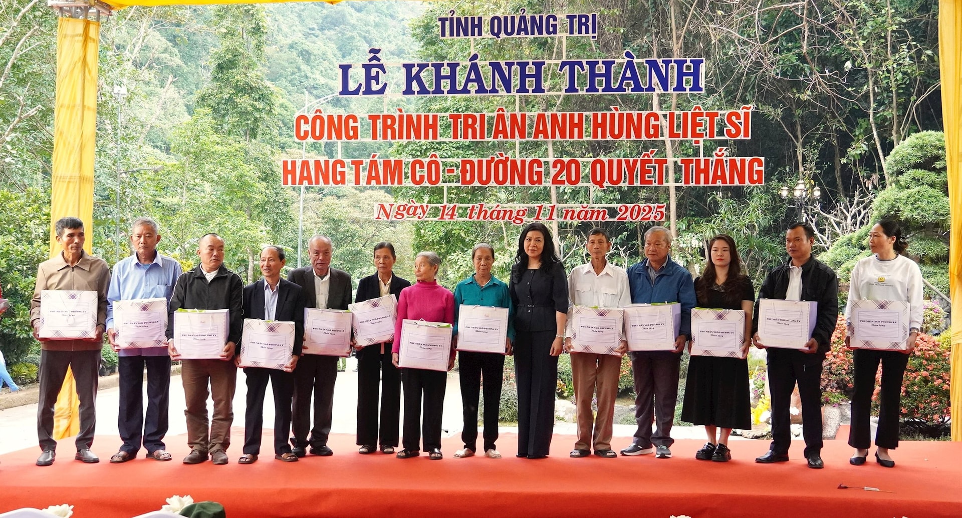 14 phu nhan tang qua