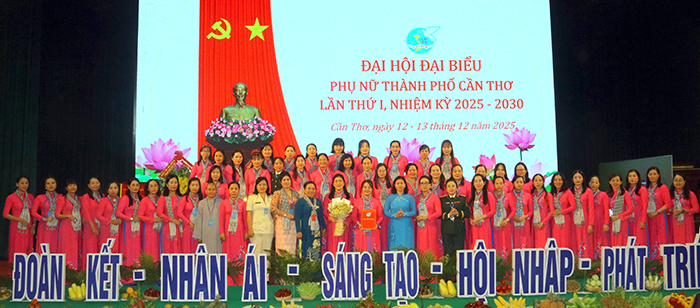 Các cấp Hội LHPN thành phố phải chuyển mình mạnh mẽ, hành động quyết liệt,... đóng góp hiệu quả vào sự nghiệp xây dựng, phát triển địa phương, đất nước