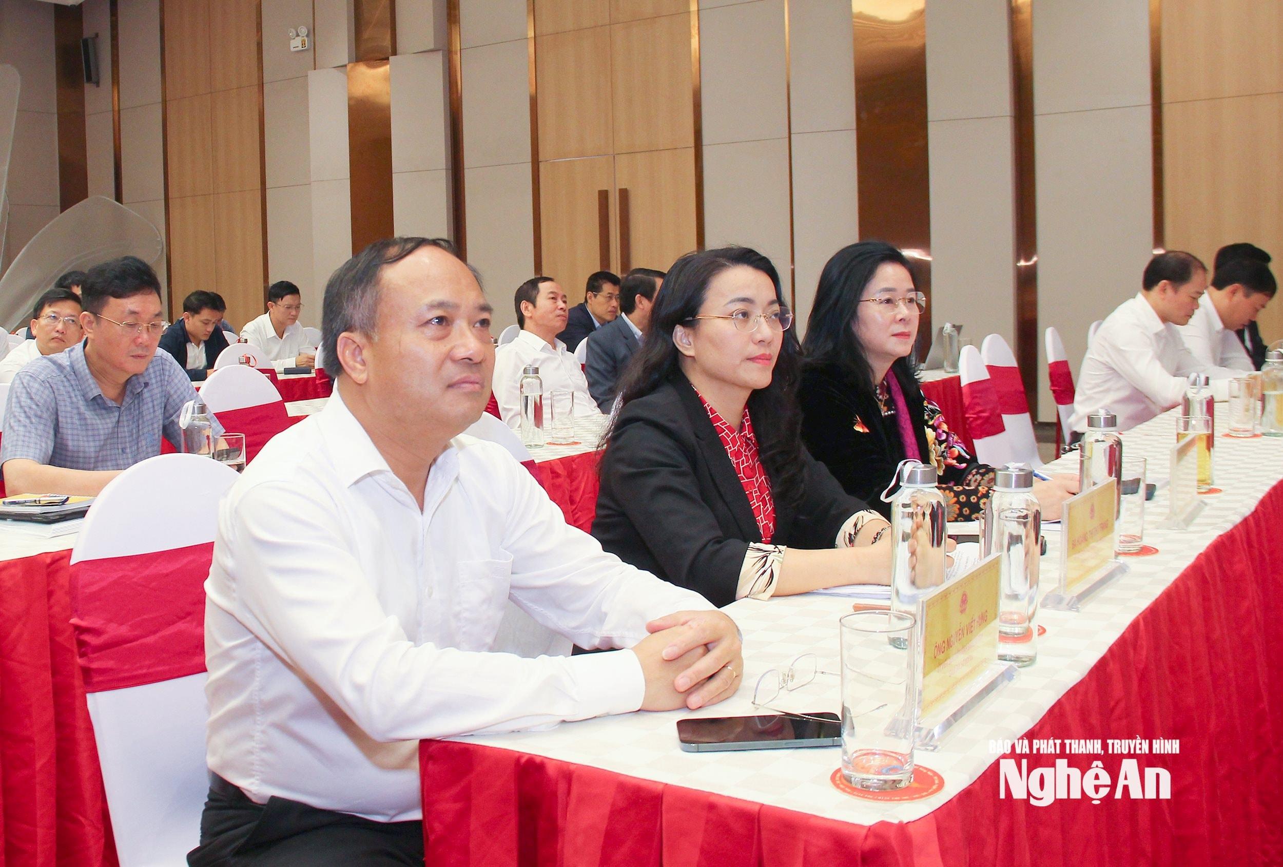 Lãnh đạo các ngành cấp tỉnh tham dự tại điểm cầu tại tỉnh Nghệ An. Ảnh Mai Hoa