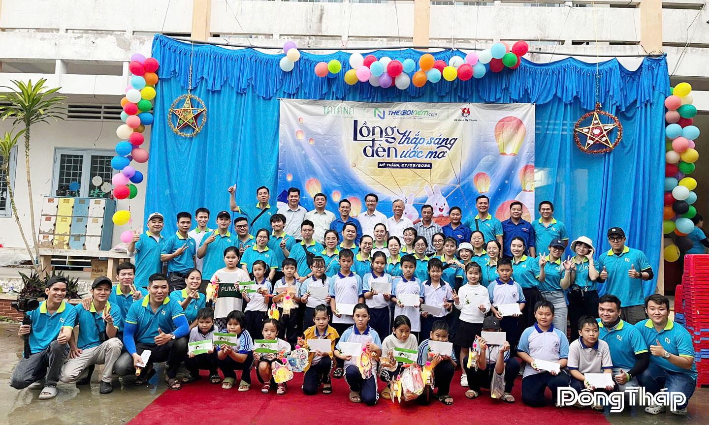 Xã đoàn phối hợp với Công ty Thế giới Nệm và Công ty TATANA tổ chức Trung thu cho thiếu nhi.