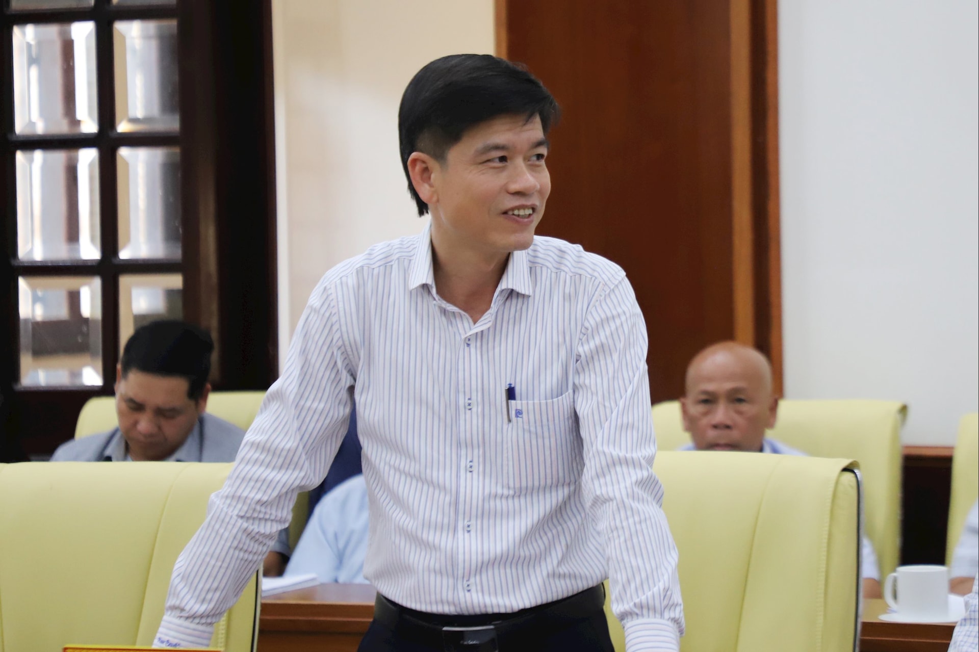 Chủ tịch UBND xã Quảng Tín Nguyễn Văn Sáng báo cáo công tác phối hợp để triển khai dự án cao tốc