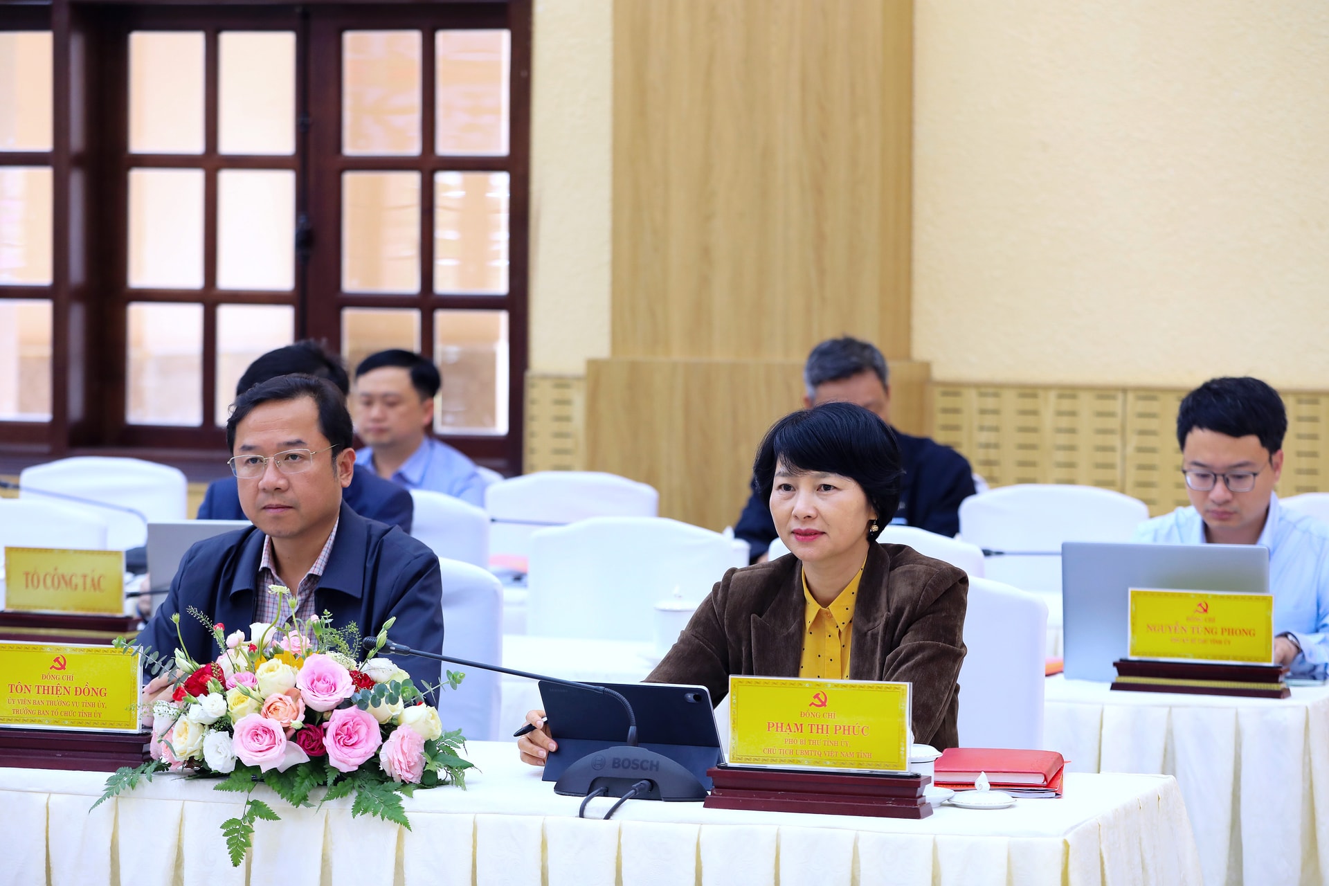 Phó Bí thư Tỉnh ủy, Chủ tịch Ủy ban MTTQ Việt Nam tỉnh Lâm Đồng Phạm Thị Phúc và các đại biể