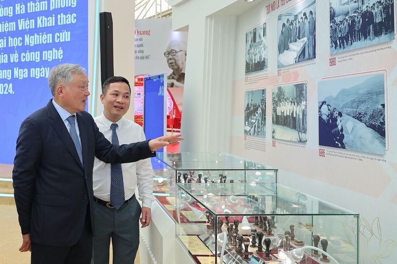 Trưng bày Triển lãm ‘Văn phòng Chính phủ - 80 năm đồng hành cùng dân tộc’- Ảnh 2.