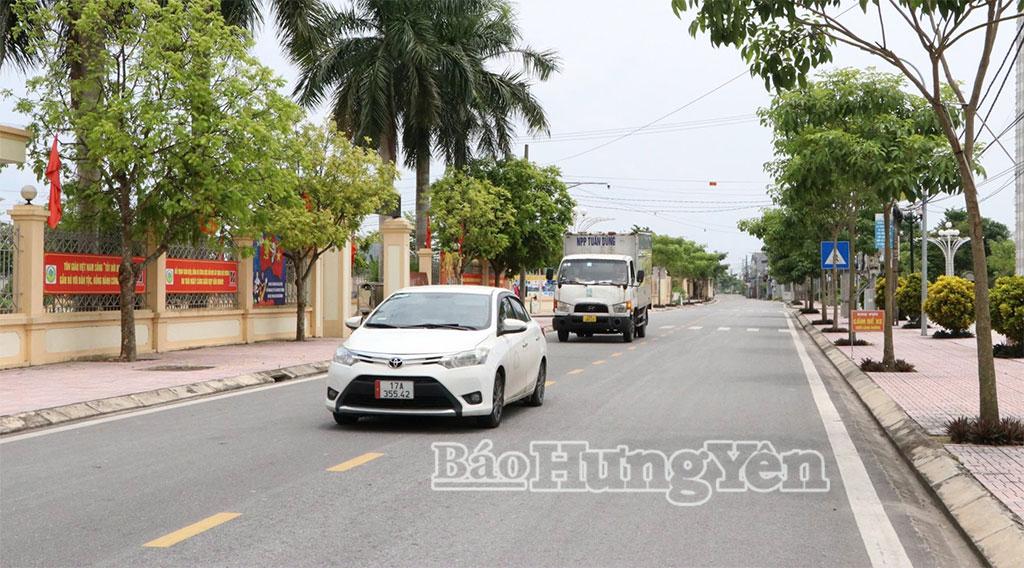 Tuyến đường trục xã A Sào rộng đẹp nhờ sự chung tay góp sức của người dân.