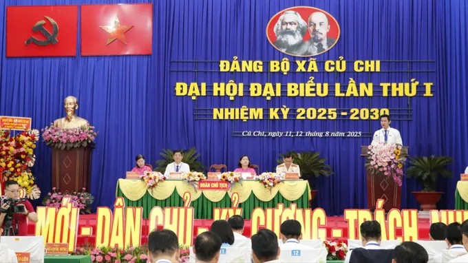 Bí thư Đảng ủy xã Củ Chi Hứa Quốc Hưng phát biểu tại đại hội