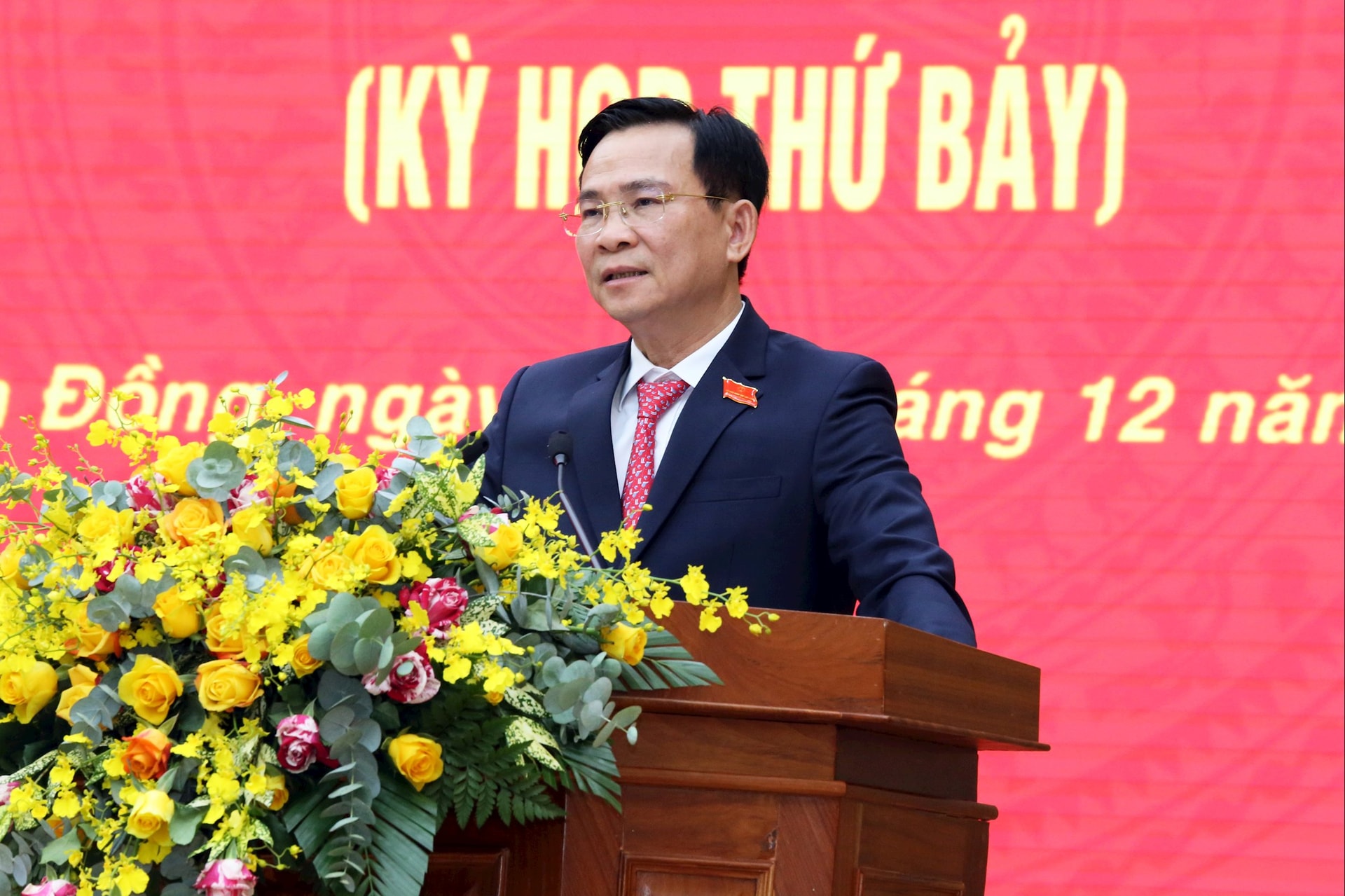 Đồng chí Hồ Văn Mười báo cáo các vấn đề đại biểu quan tâm tại kỳ họp (1)